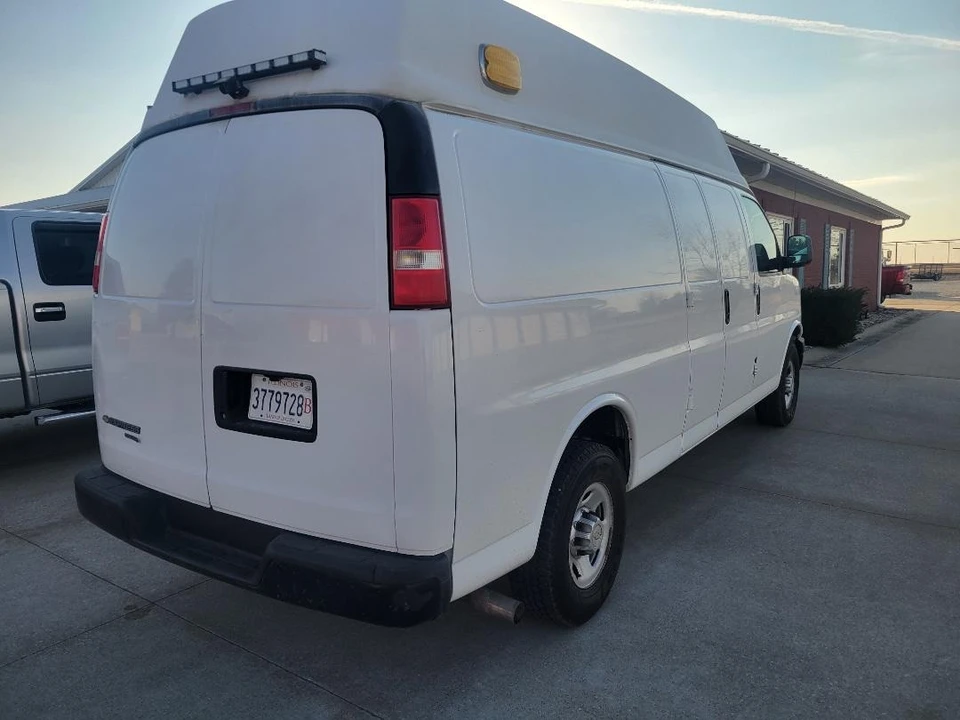 2012 Chevrolet Express - Image 4 of 18