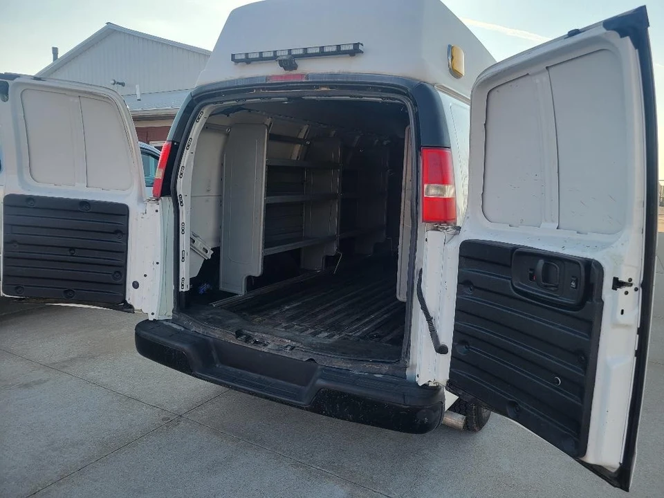 2012 Chevrolet Express - Image 8 of 18