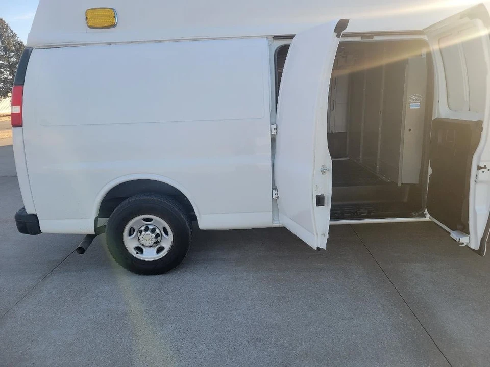 2012 Chevrolet Express - Image 10 of 18