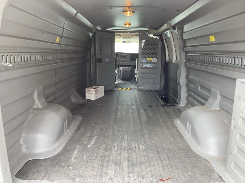 2012 Chevrolet Express - Image 10 of 12