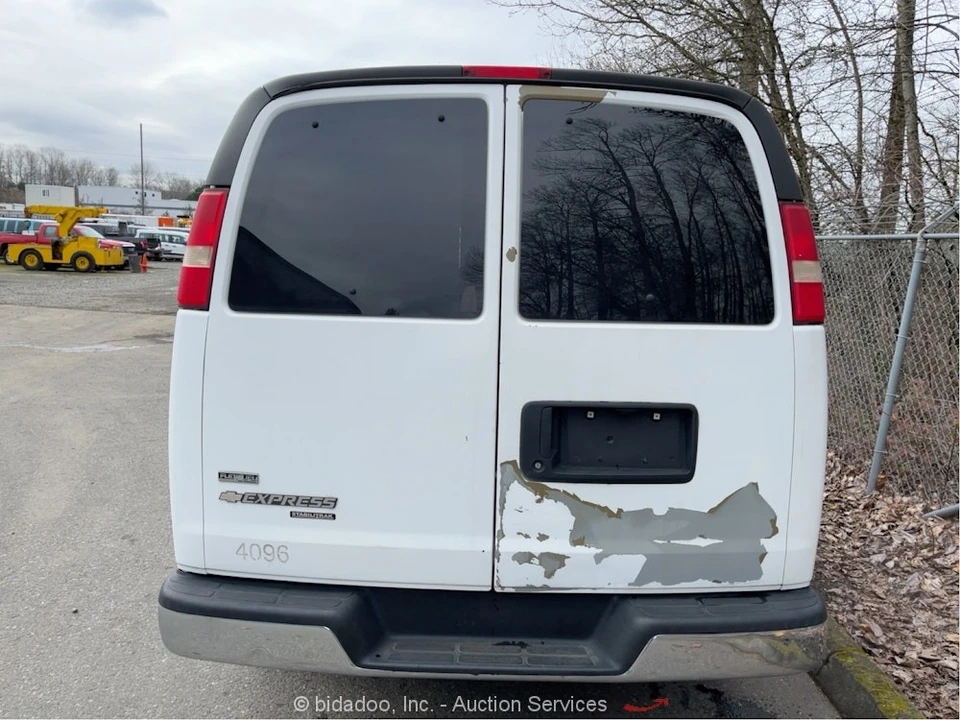 2012 Chevrolet Express - Image 8 of 12