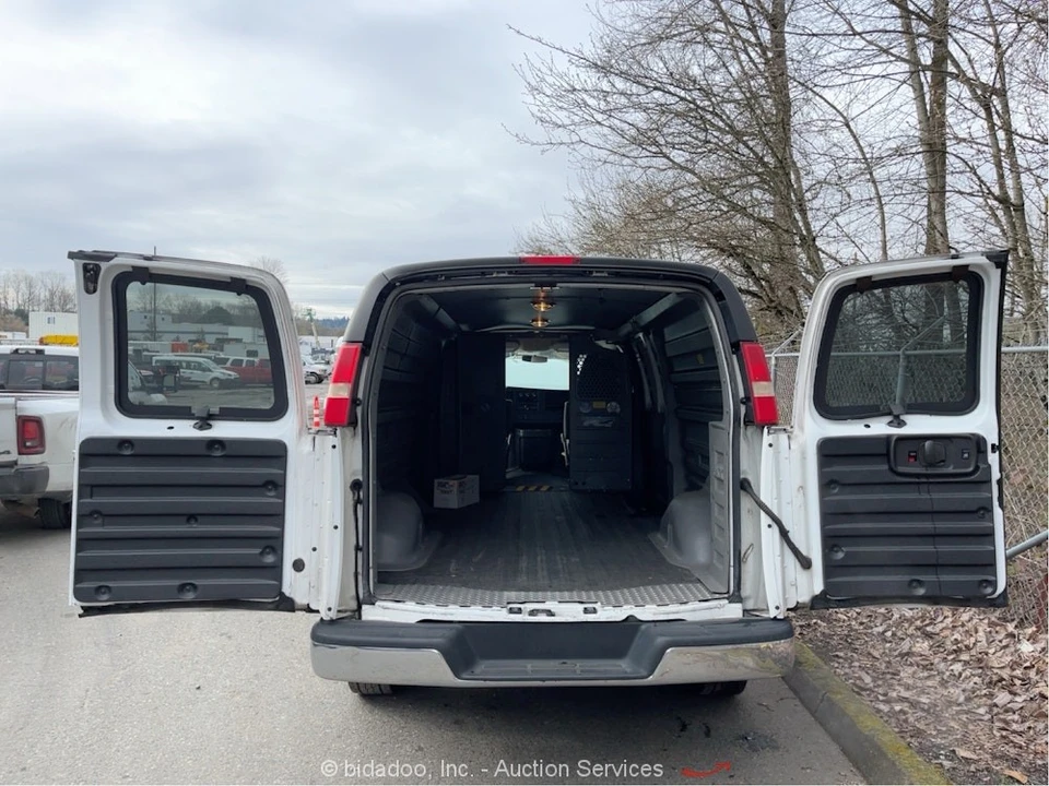 2012 Chevrolet Express - Image 9 of 12