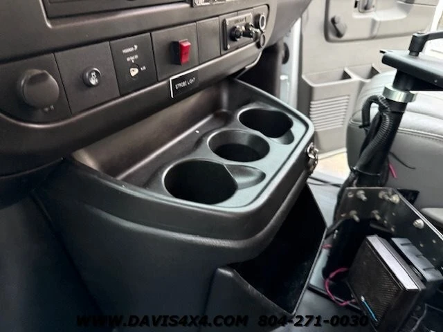 2012 Chevrolet Express - Image 28 of 31