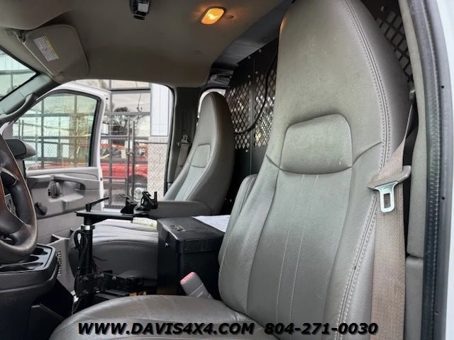 2012 Chevrolet Express - Image 25 of 31