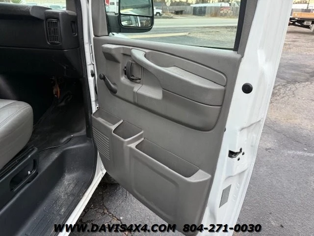 2012 Chevrolet Express - Image 10 of 31