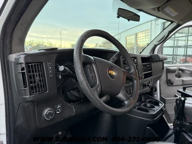 2012 Chevrolet Express - Image 26 of 31