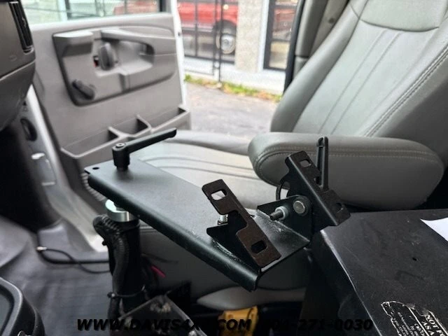 2012 Chevrolet Express - Image 29 of 31