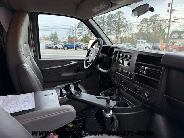 2012 Chevrolet Express - Image 6 of 31