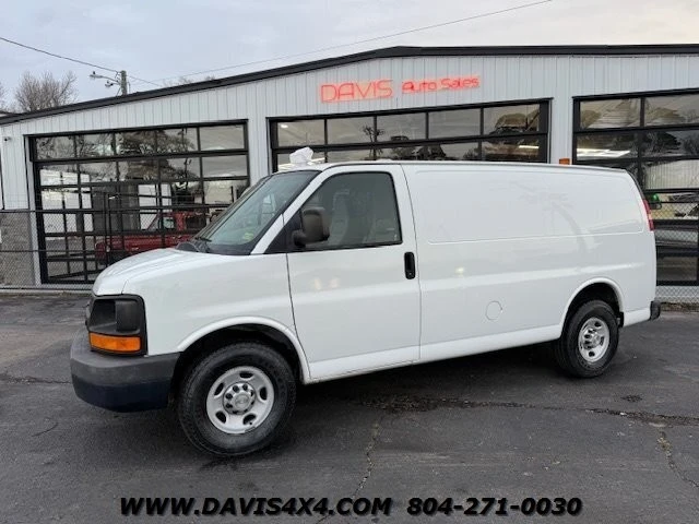2012 Chevrolet Express - Image 24 of 31
