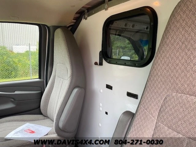2012 Chevrolet Express - Image 11 of 12