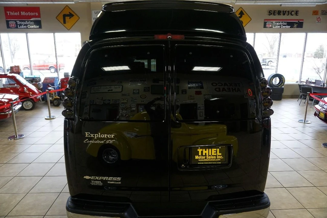 2012 Chevrolet Express - Image 6 of 21