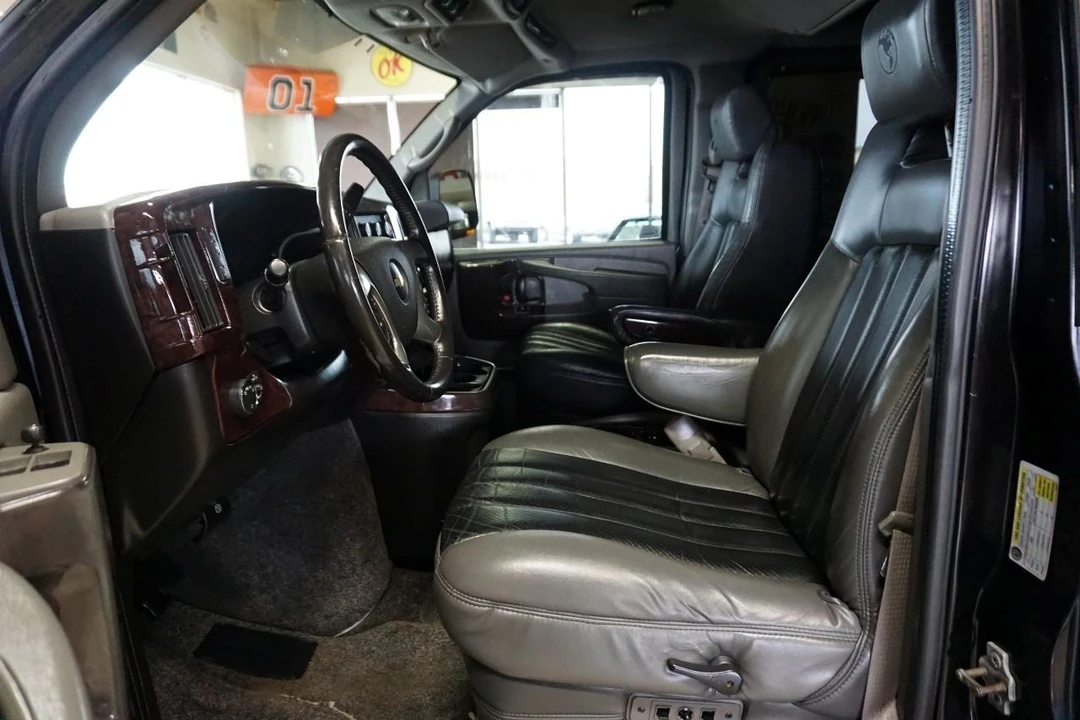 2012 Chevrolet Express - Image 20 of 21