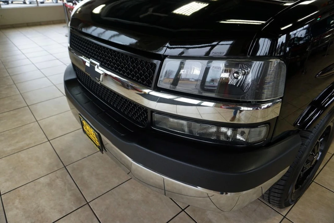 2012 Chevrolet Express - Image 17 of 21