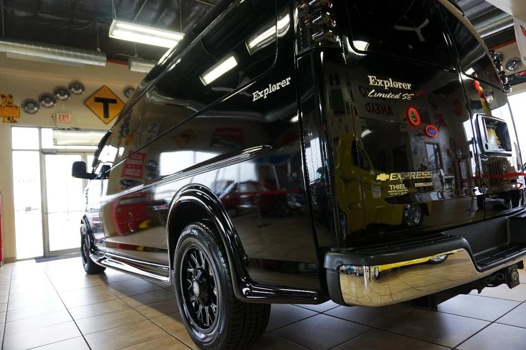 2012 Chevrolet Express - Image 15 of 21