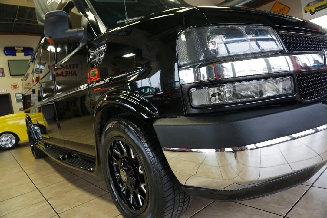 2012 Chevrolet Express - Image 12 of 21