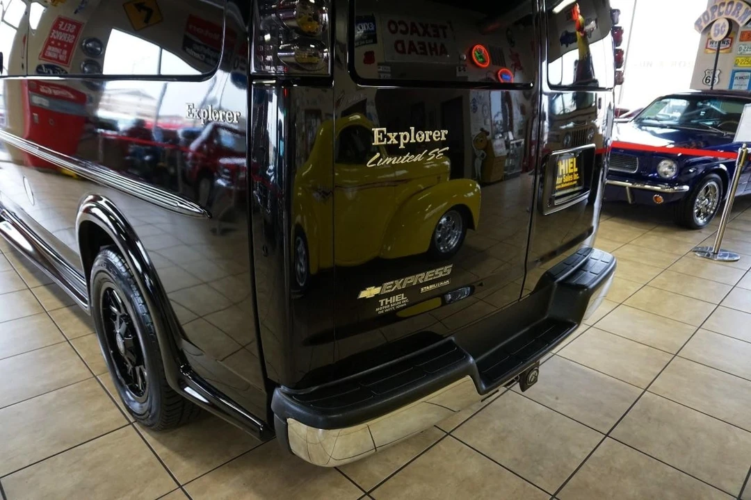 2012 Chevrolet Express - Image 18 of 21