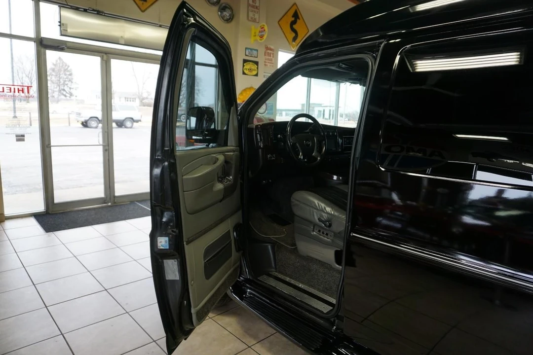 2012 Chevrolet Express - Image 19 of 21