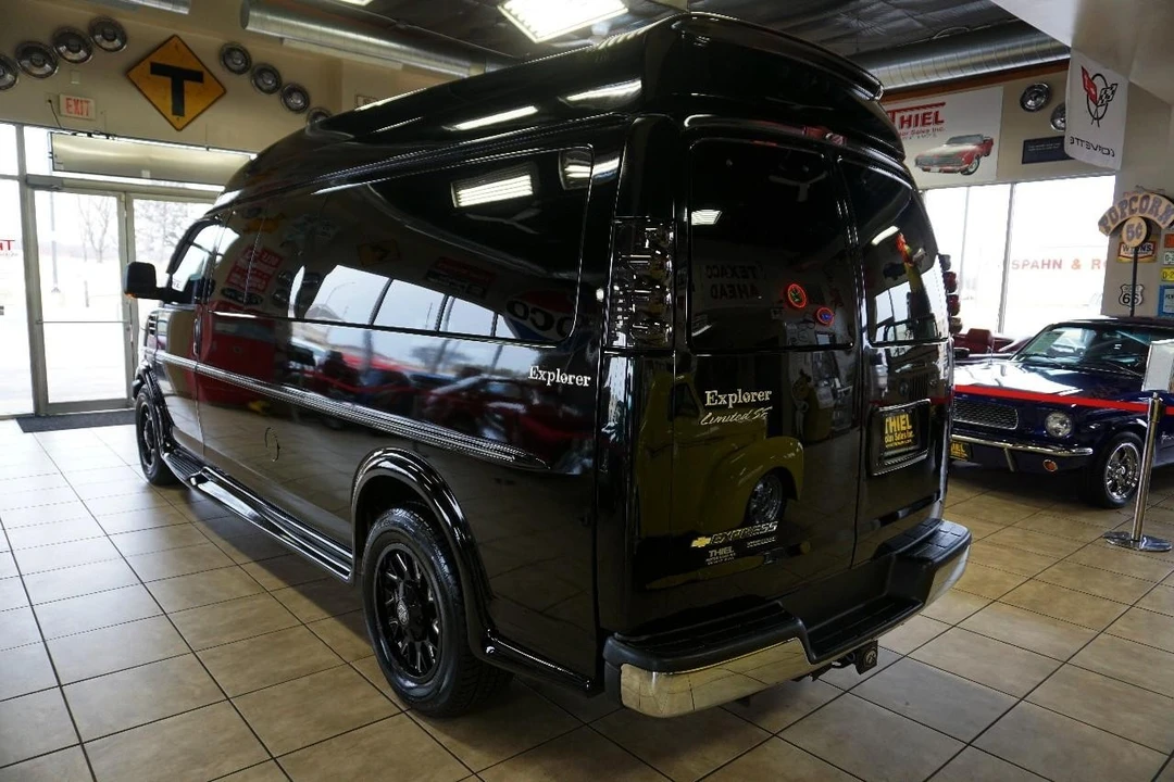 2012 Chevrolet Express - Image 4 of 21