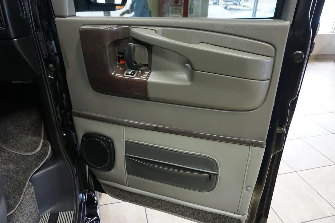 2012 Chevrolet Express - Image 21 of 21
