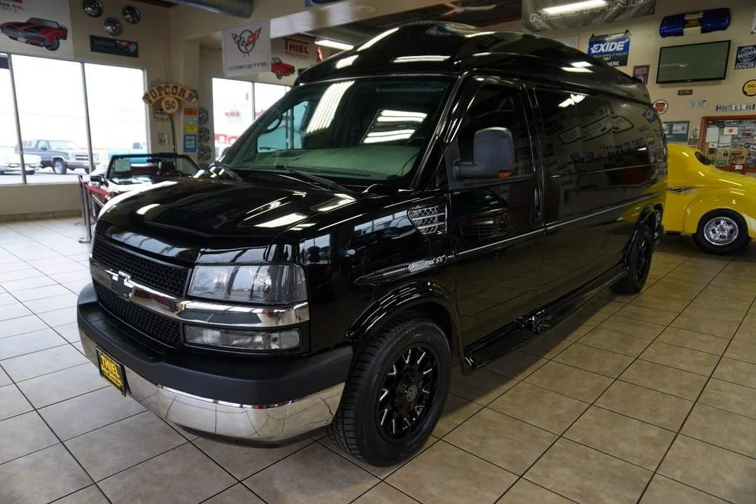 2012 Chevrolet Express - Image 3 of 21