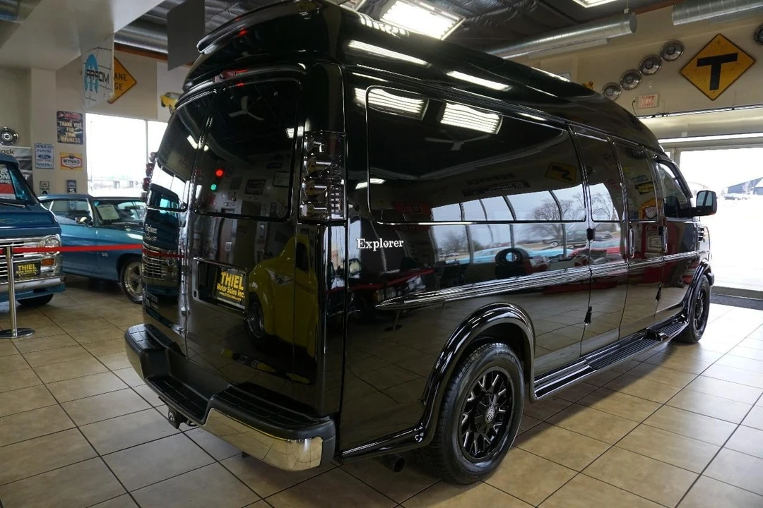 2012 Chevrolet Express - Image 7 of 21