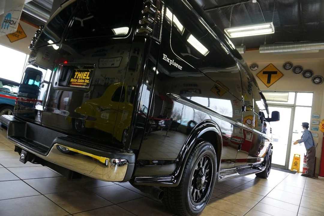 2012 Chevrolet Express - Image 16 of 21