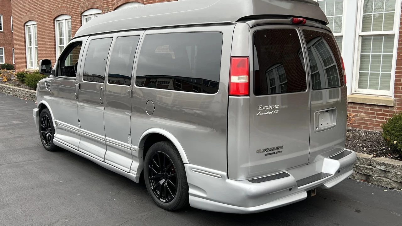 2012 Chevrolet Express - Image 3 of 12