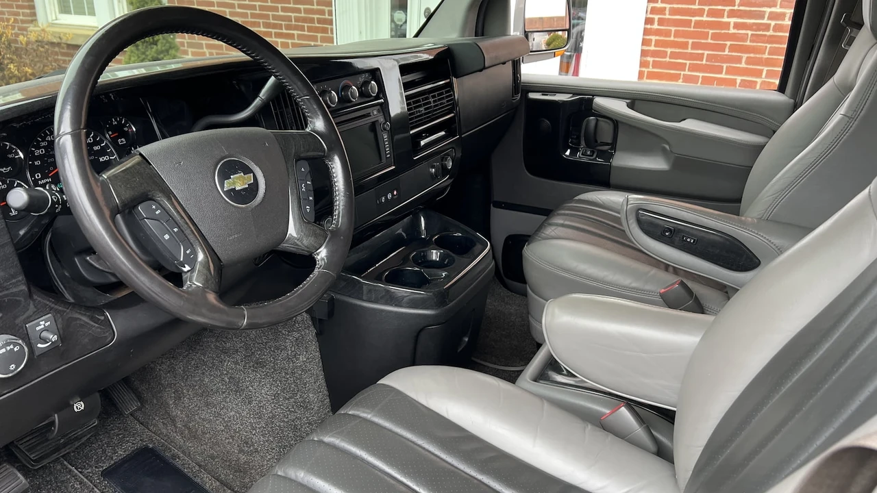 2012 Chevrolet Express - Image 4 of 12