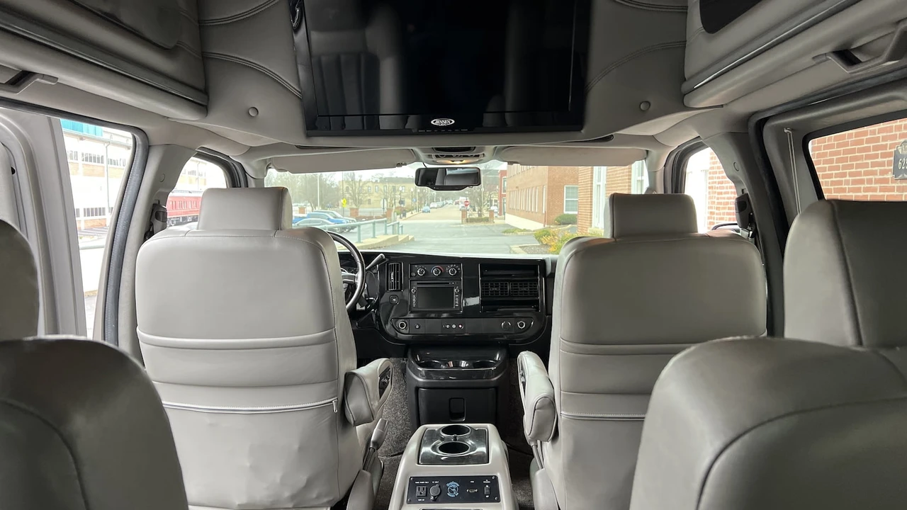 2012 Chevrolet Express - Image 7 of 12