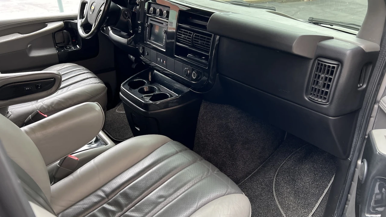 2012 Chevrolet Express - Image 9 of 12