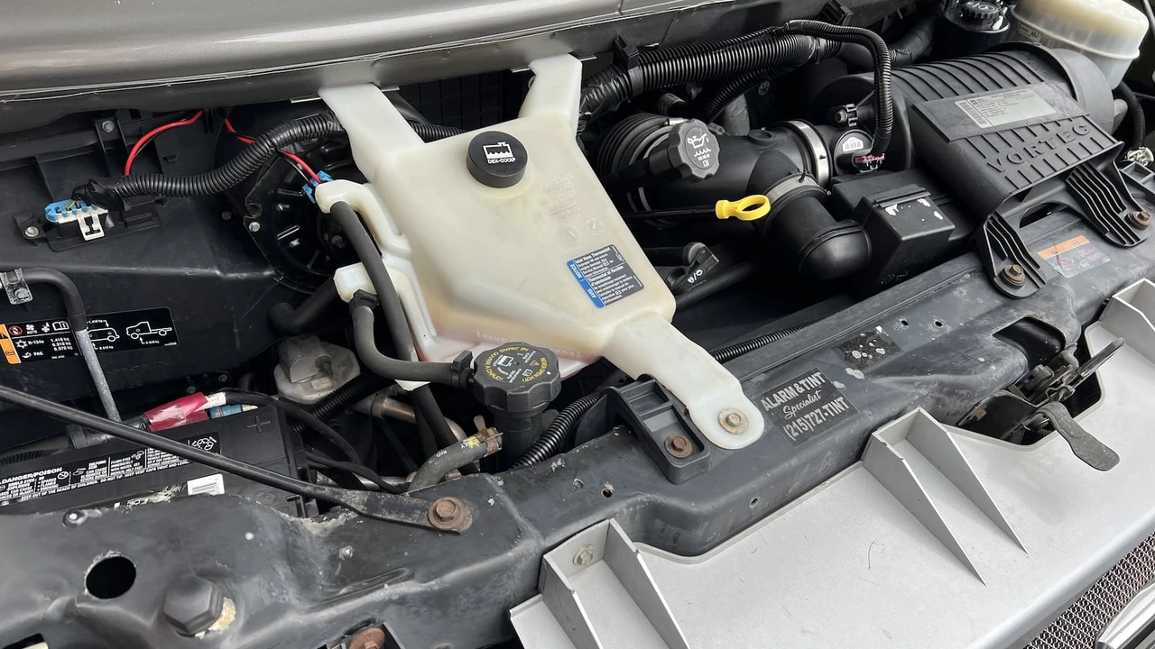 2012 Chevrolet Express - Image 11 of 12
