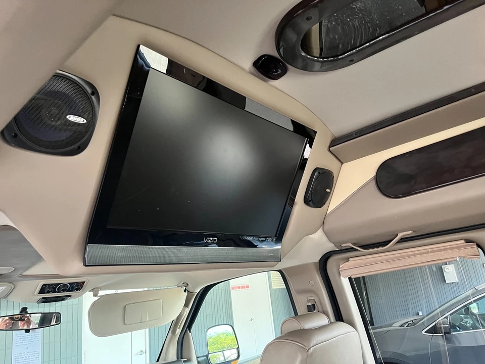 2012 Chevrolet Express - Image 4 of 13