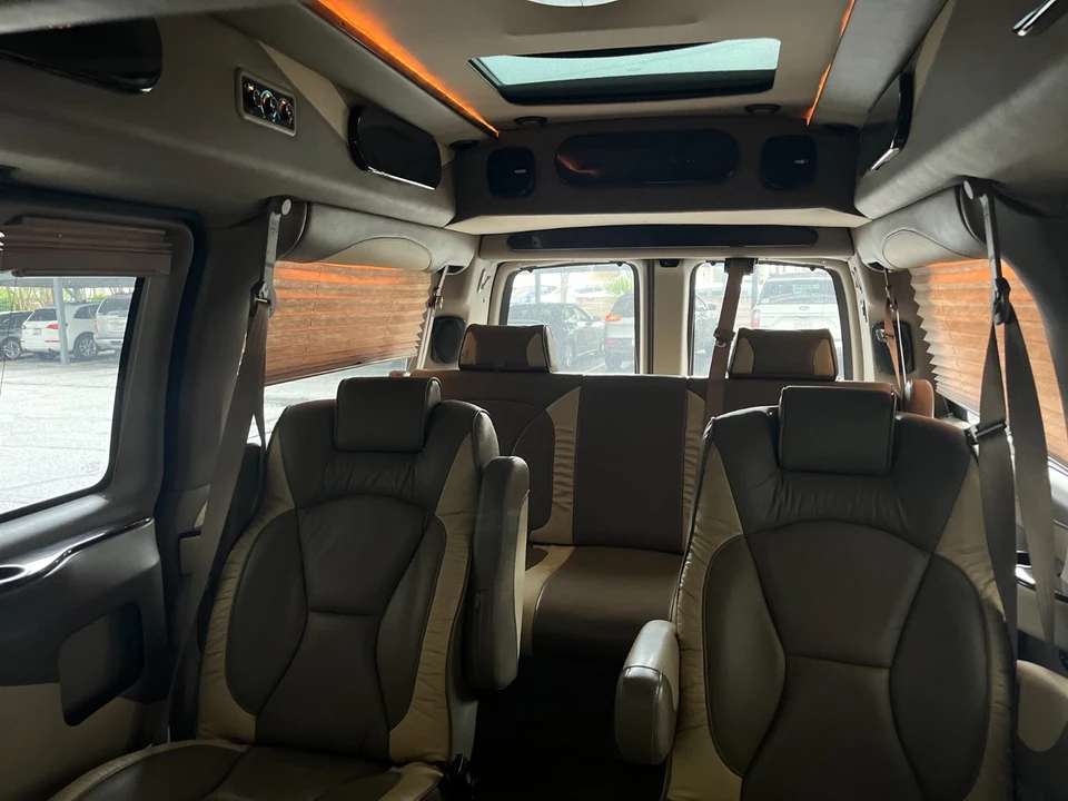2012 Chevrolet Express - Image 5 of 13