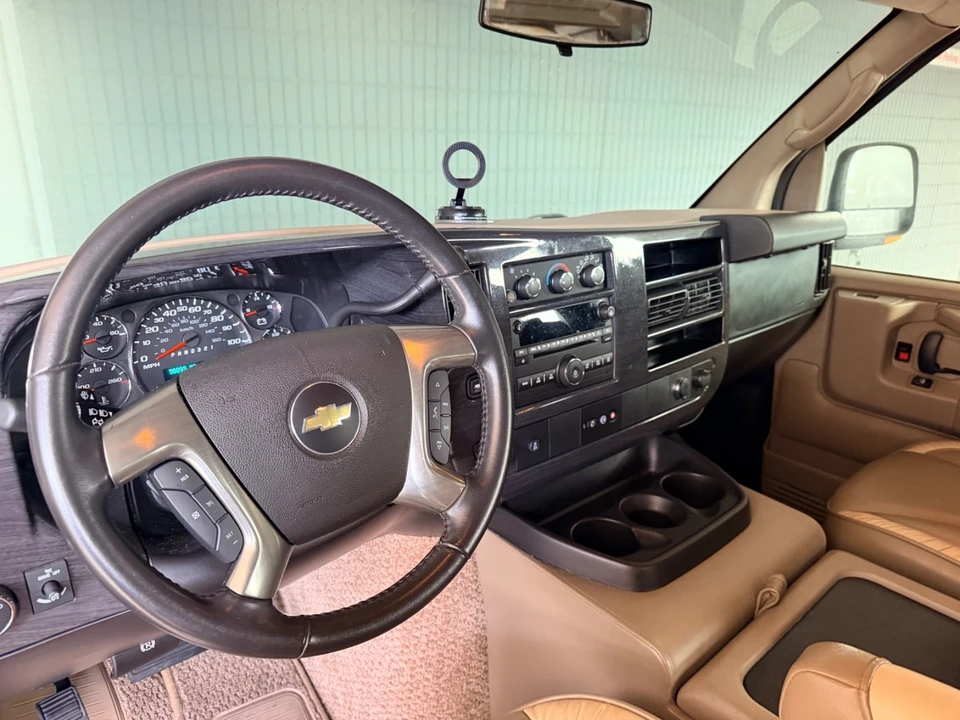 2012 Chevrolet Express - Image 10 of 13