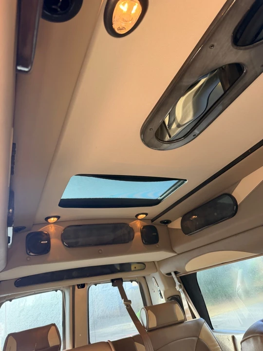 2012 Chevrolet Express - Image 8 of 13