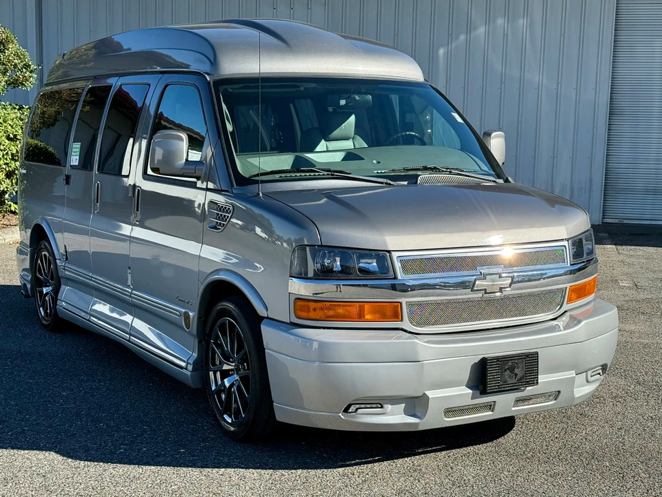2012 Chevrolet Express - Image 17 of 21
