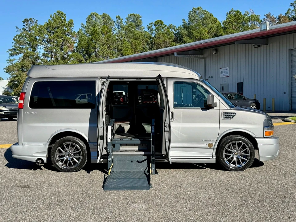 2012 Chevrolet Express - Image 2 of 21