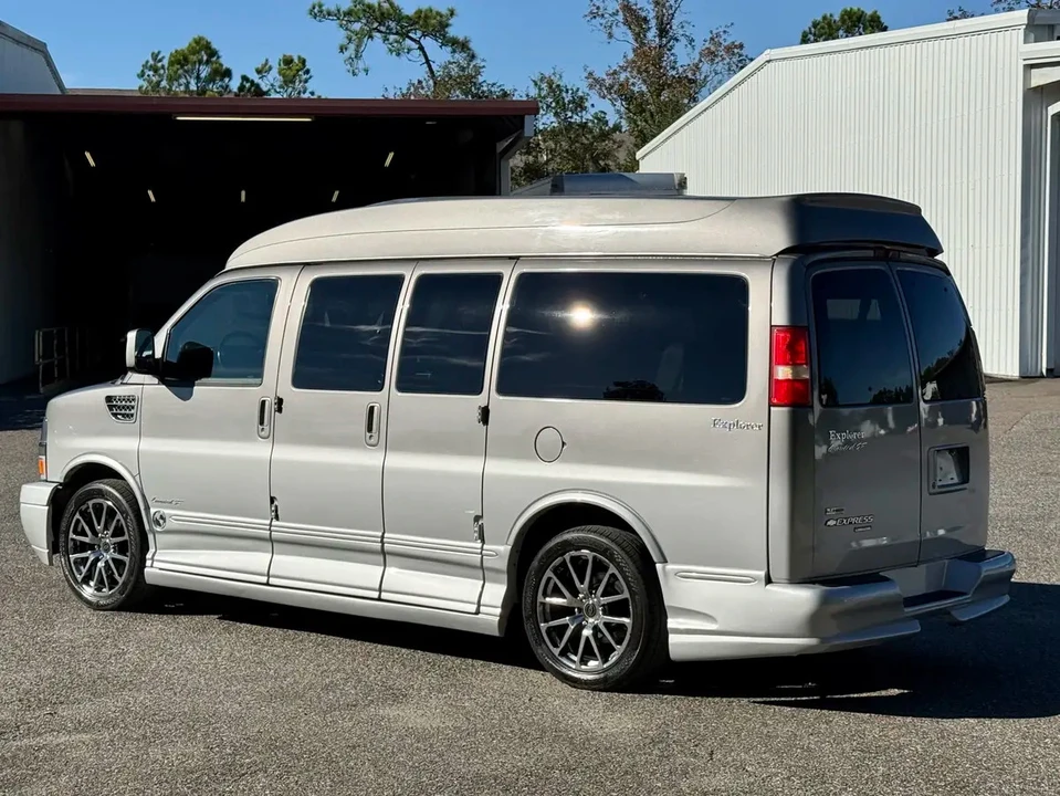 2012 Chevrolet Express - Image 7 of 21