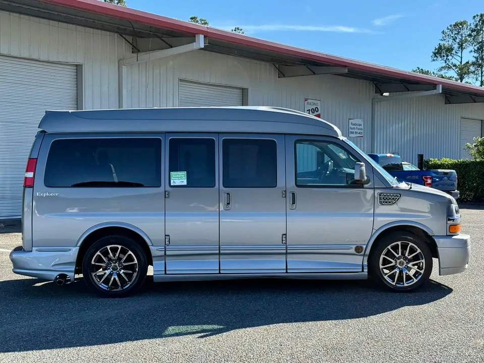 2012 Chevrolet Express - Image 14 of 21