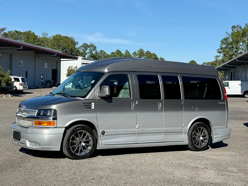 2012 Chevrolet Express - Image 5 of 21