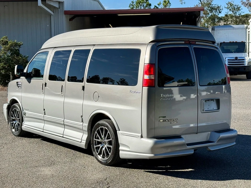 2012 Chevrolet Express - Image 8 of 21