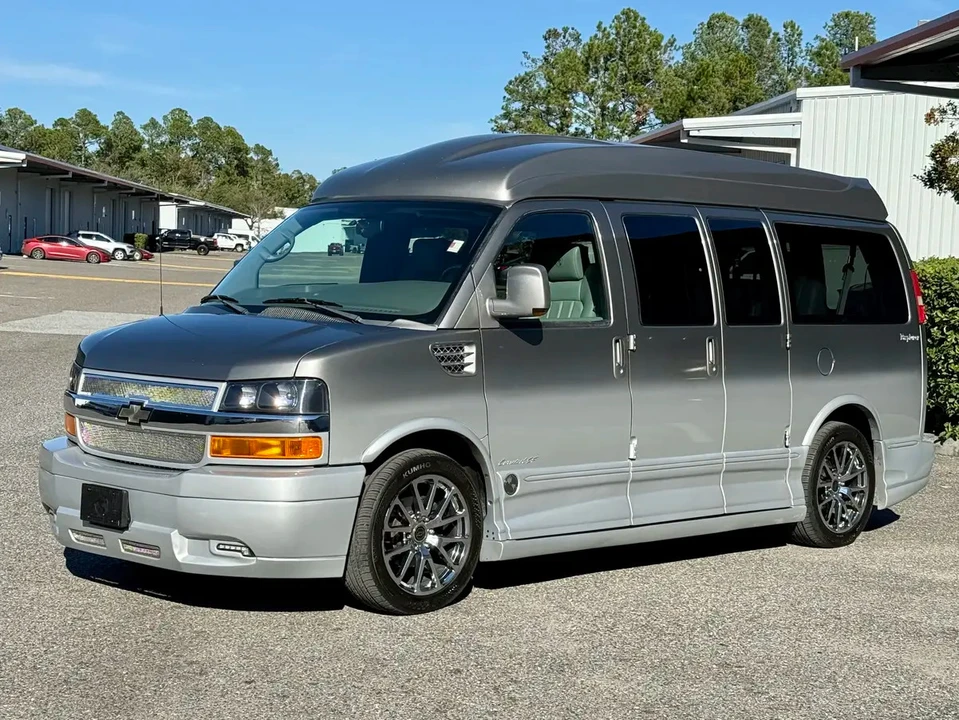2012 Chevrolet Express - Image 4 of 21
