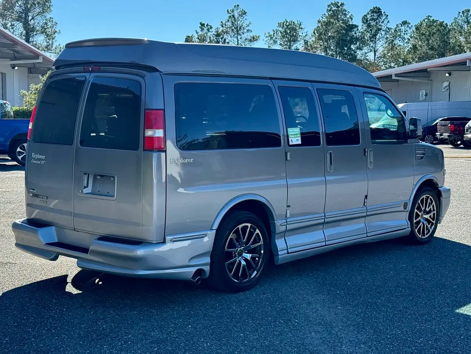 2012 Chevrolet Express - Image 12 of 21