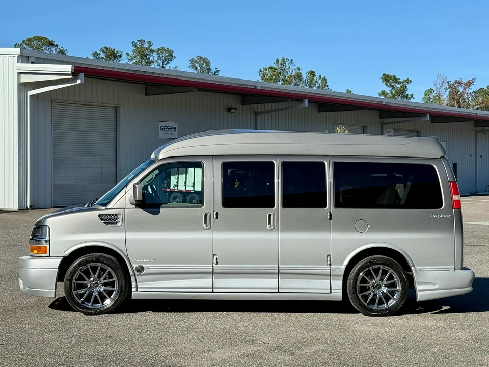 2012 Chevrolet Express - Image 6 of 21