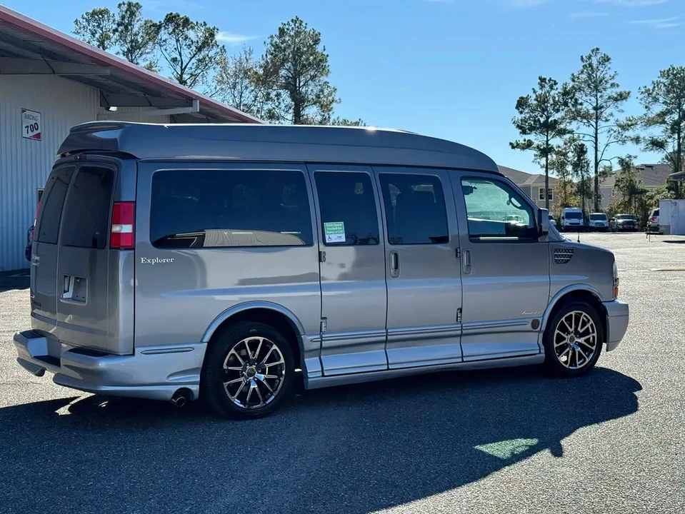2012 Chevrolet Express - Image 13 of 21