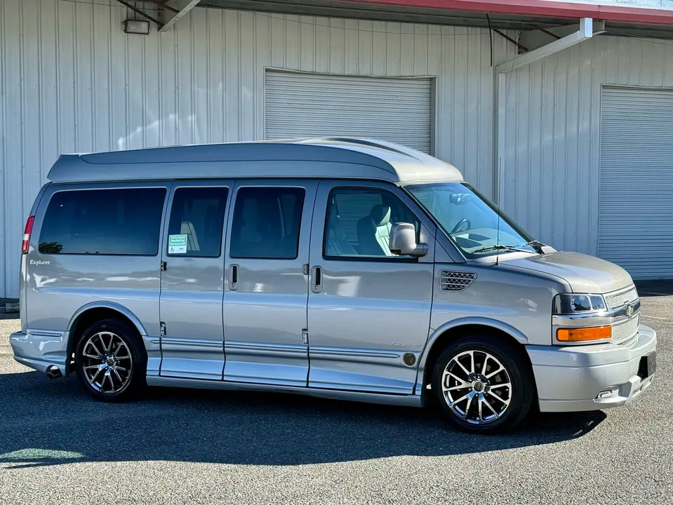 2012 Chevrolet Express - Image 15 of 21