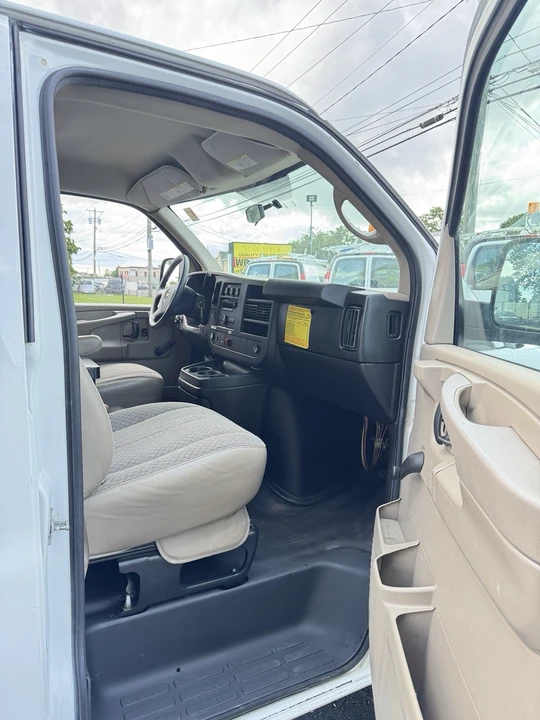 2012 Chevrolet Express - Image 9 of 17