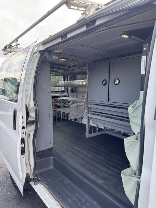 2012 Chevrolet Express - Image 11 of 17