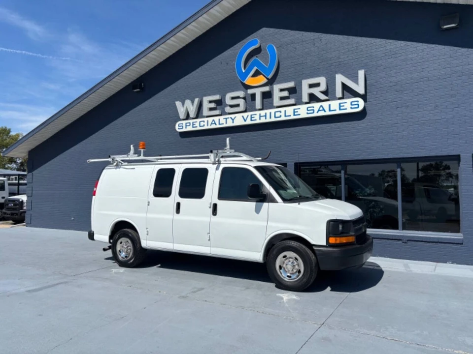 2012 Chevrolet Express - Image 5 of 12
