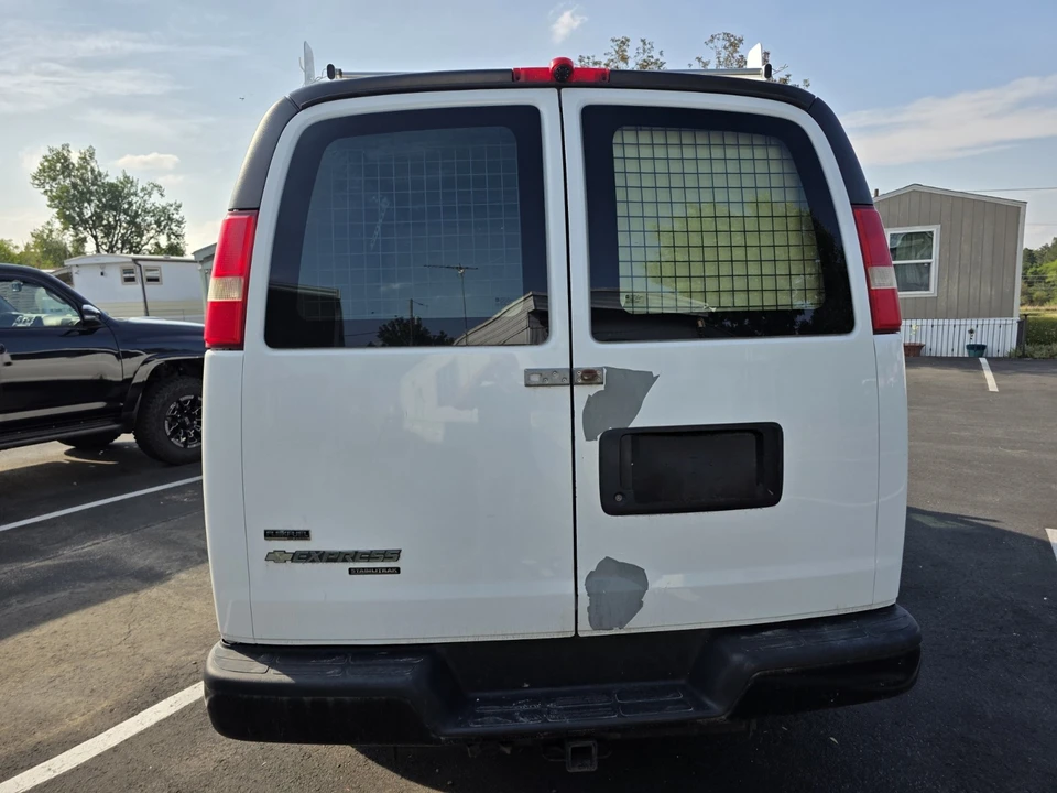 2012 Chevrolet Express - Image 4 of 17